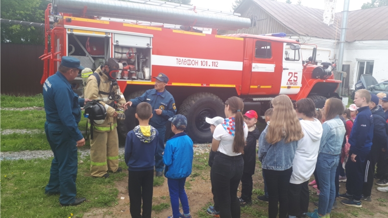 Экскурсия детей в пожарную часть № 25 с. Аликово