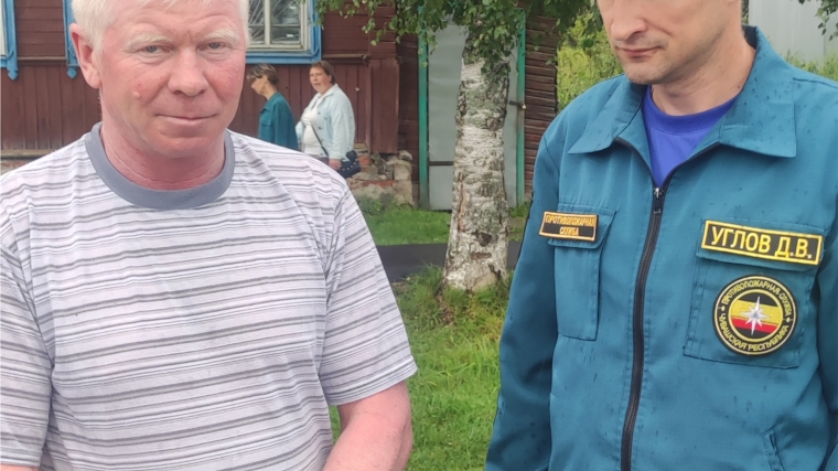 Огнеборцы проводят профилактический рейд в жилом секторе п. Киря